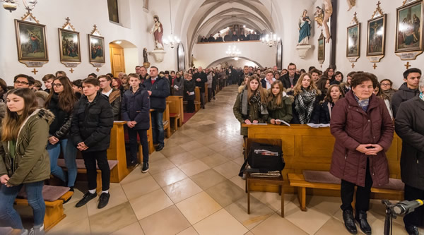 Jugendmesse mit Bischof und Firmlingen in Oslip